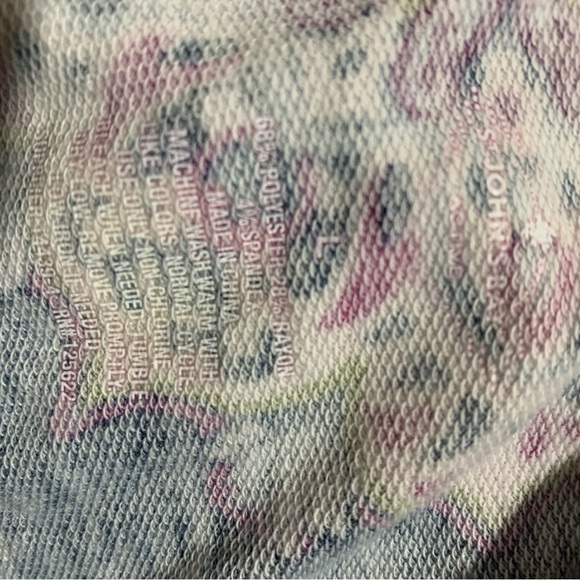 St. John’s Bay Womens Geometrical Floral Design Asymmetrical Hem - Picture 6 of 6